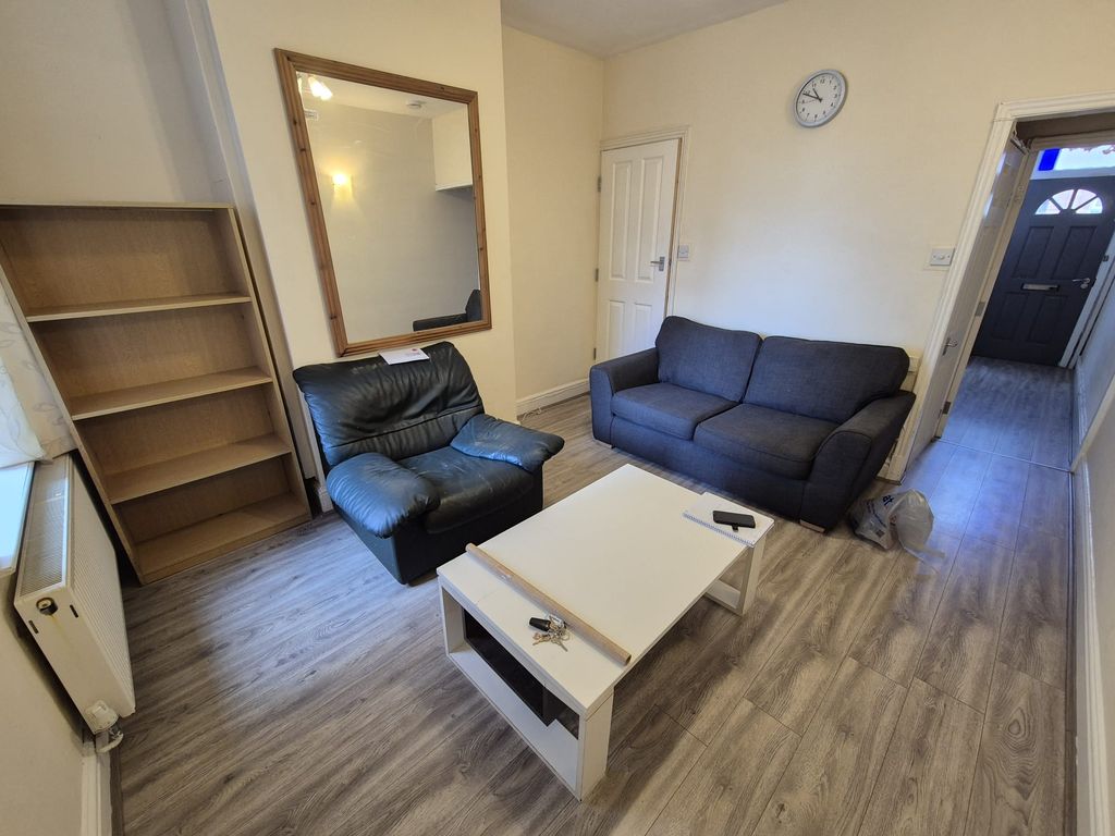 Property photo 2 of 9 Lounge