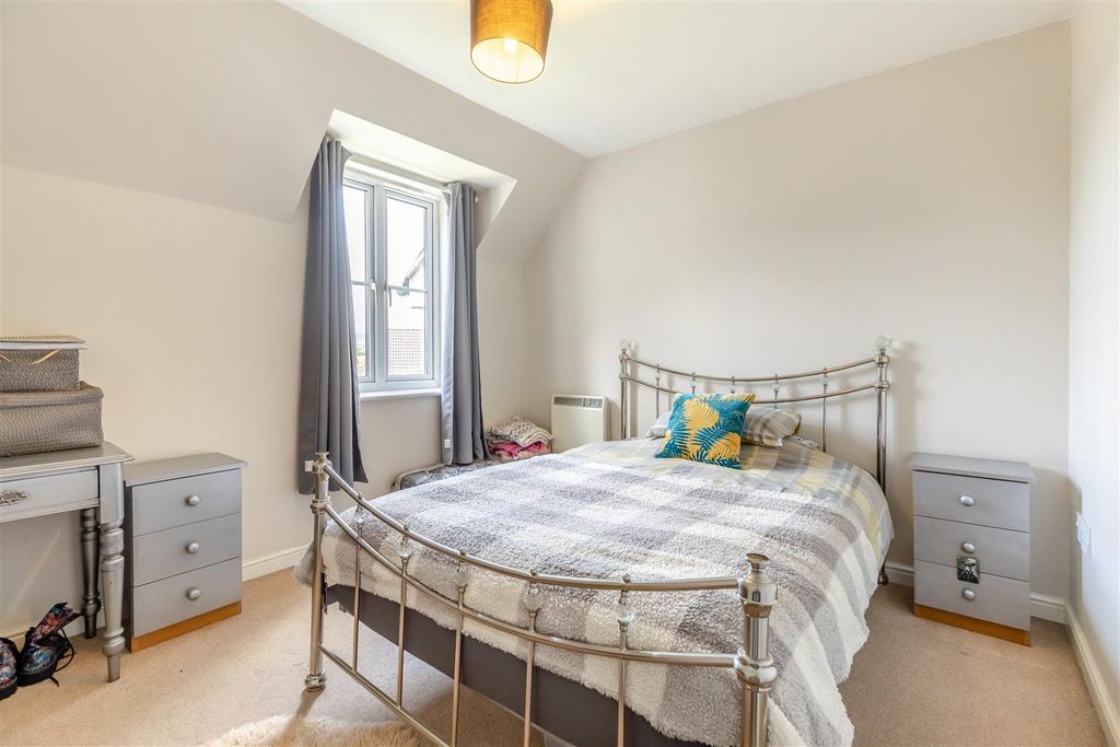 Property photo 3 of 17 8696247-Interior10.Jpg