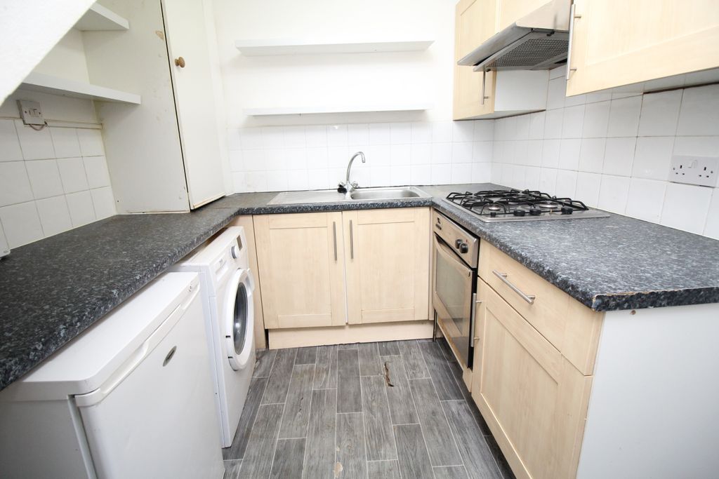 Property photo 3 of 8 Kitchen