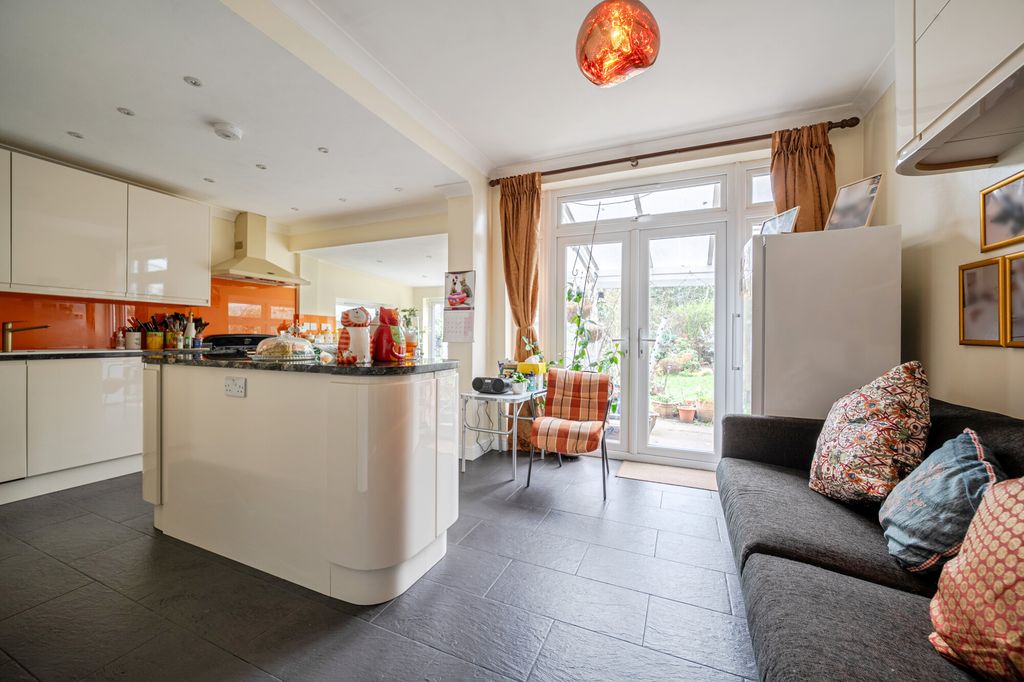 Property photo 3 of 20