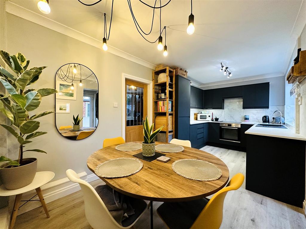 Property photo 2 of 19 Kitdiner.Jpg