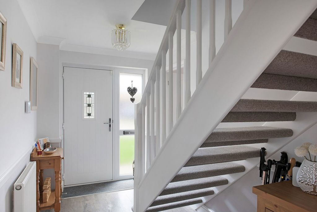 Property photo 3 of 28