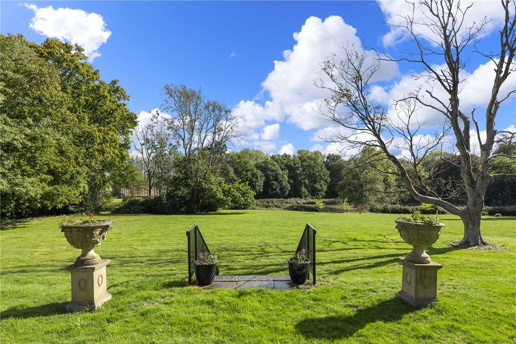 Property photo 3 of 30 Gardens &amp; Grounds