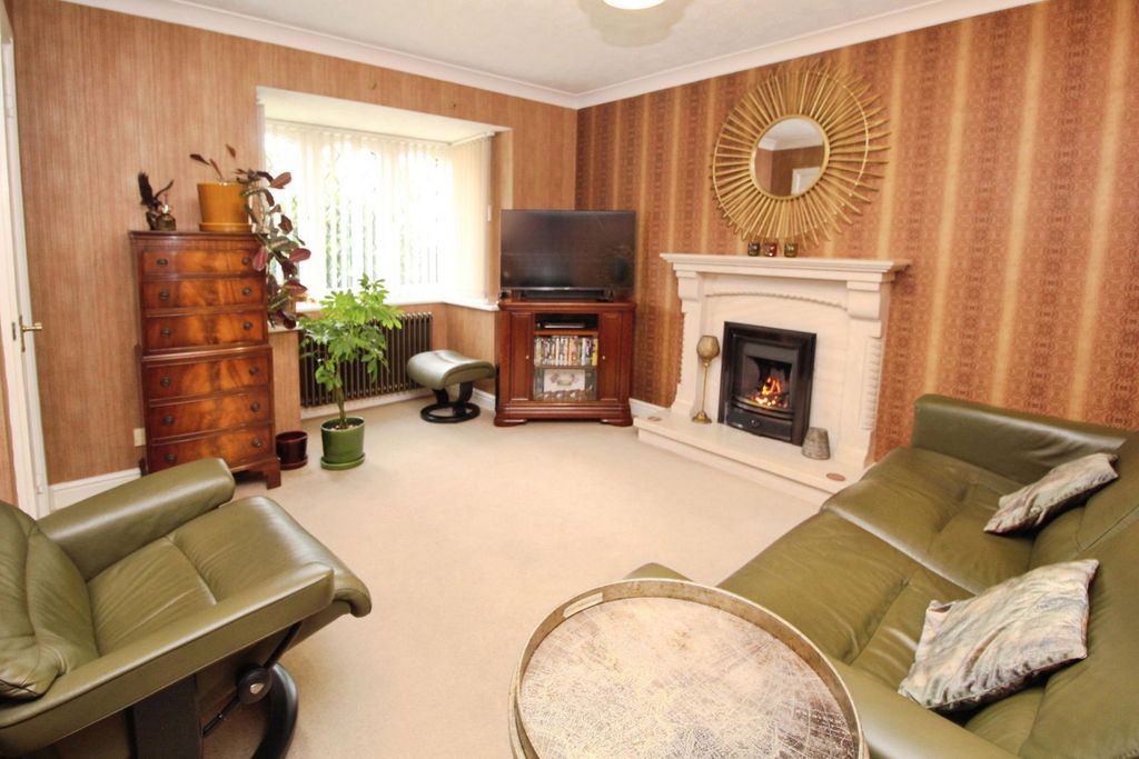 Property photo 2 of 27