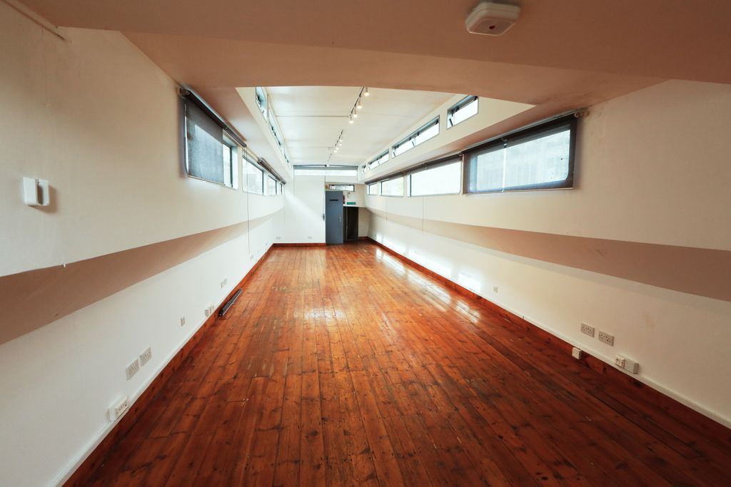 Property photo 3 of 4