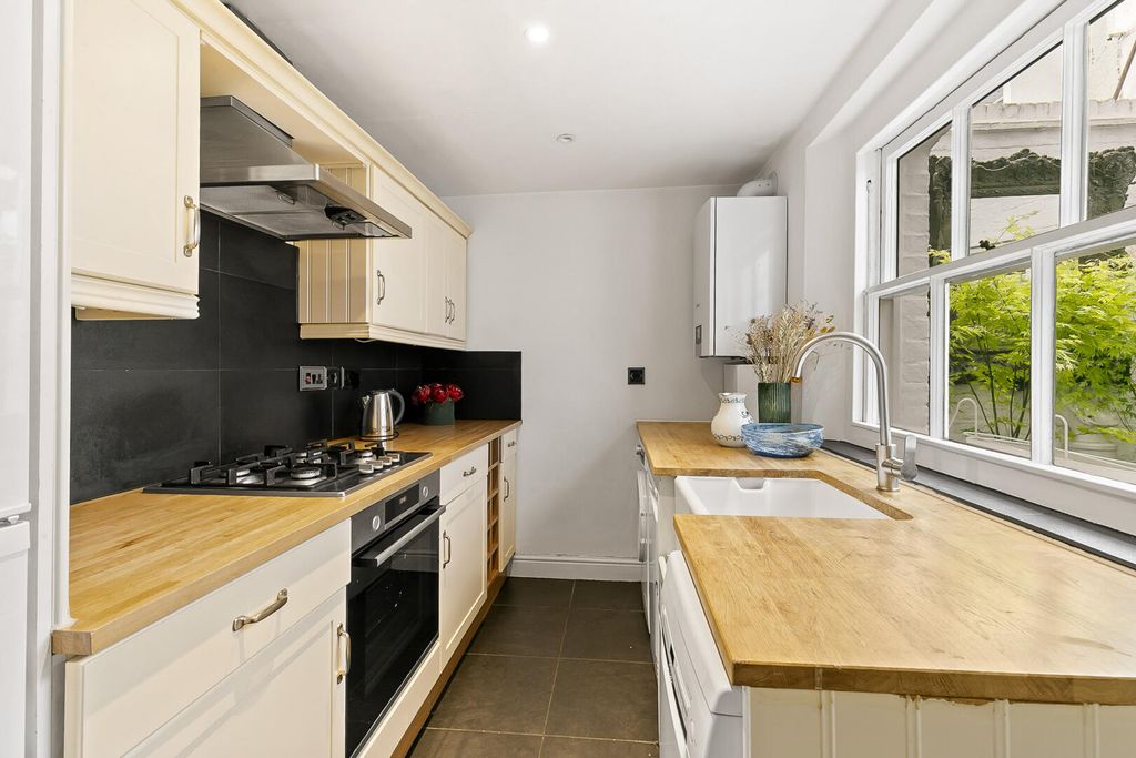 Property photo 2 of 12 Kitchen