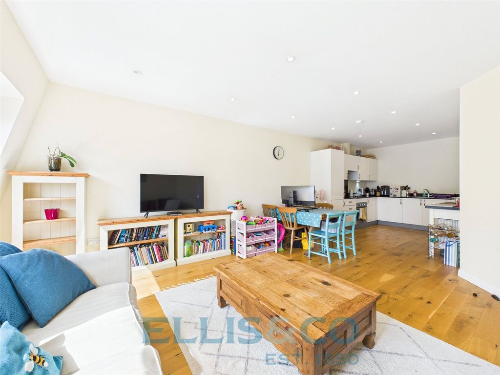 Property photo 1 of 11 Picture No. 12