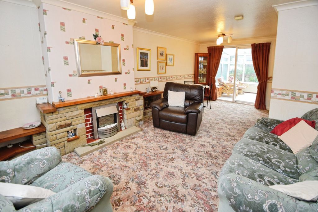 Property photo 2 of 23