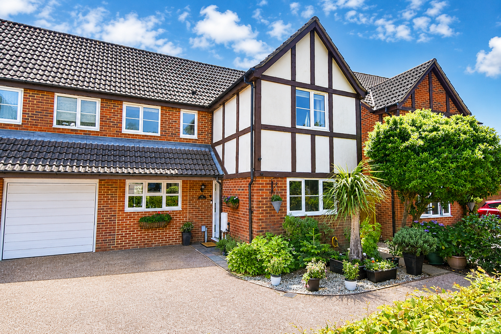 3 bed semi-detached house for saleHarlech Road, Abbots Langley WD5