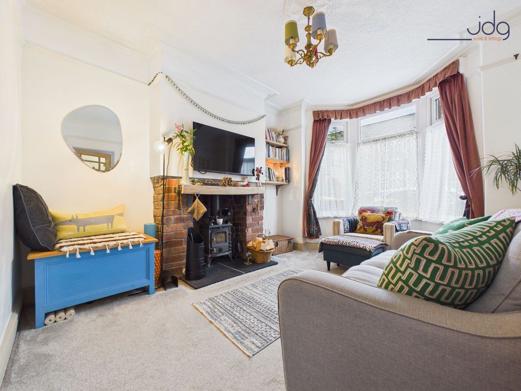 Property photo 2 of 16 Lounge