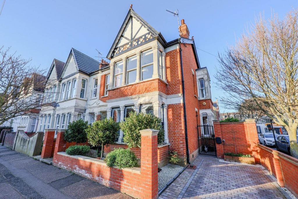 Property photo 1 of 37