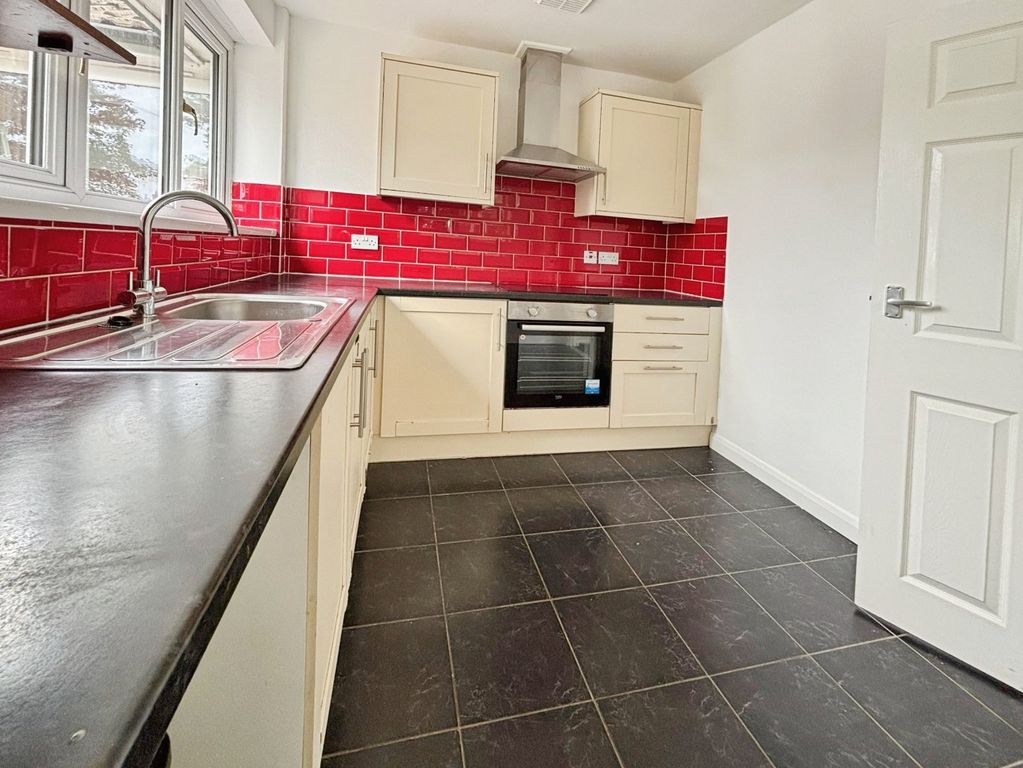 Property photo 2 of 16 Kitchen