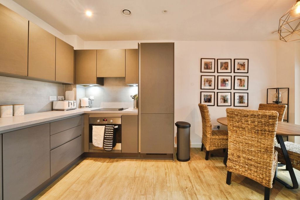 Property photo 2 of 20 Pbox-Img.Jpg