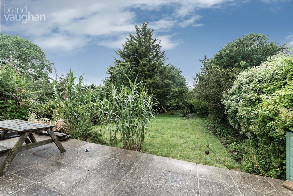 Property photo 2 of 7 Communal Garden
