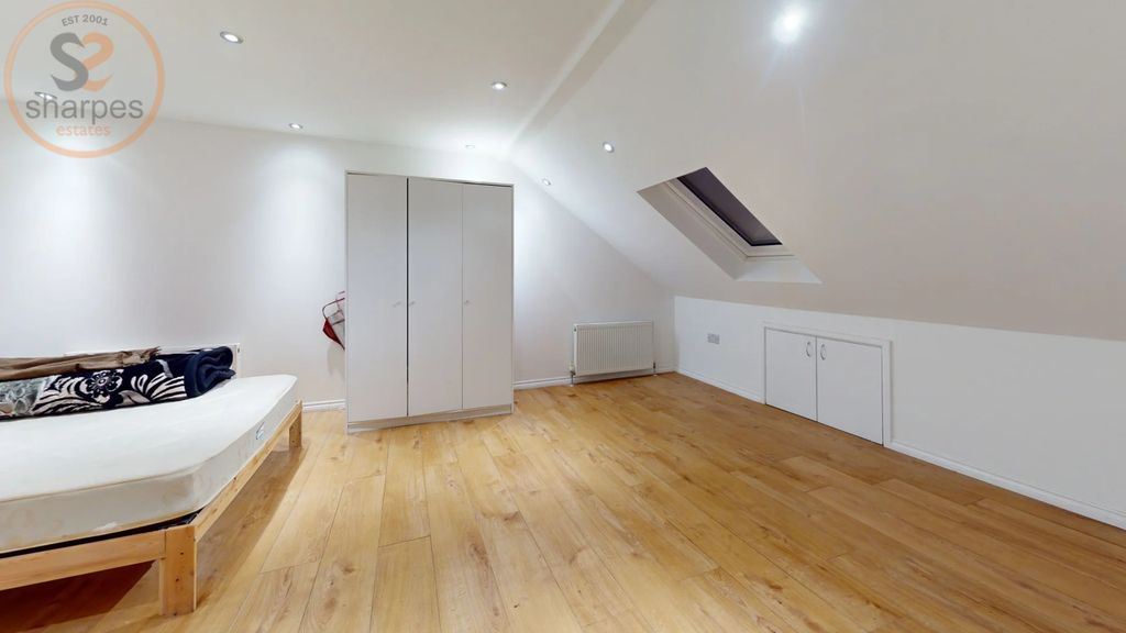 Property photo 1 of 8 Exyhf2Bs3Fx-Bedroom