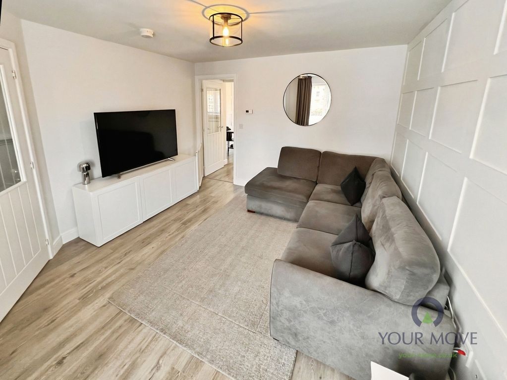 Property photo 3 of 17 Lounge