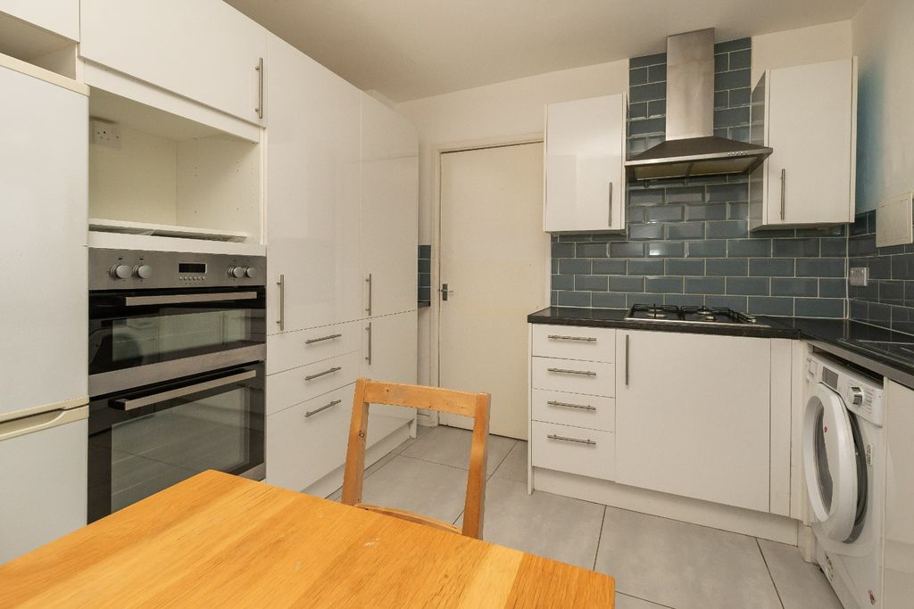 Property photo 1 of 12 295710