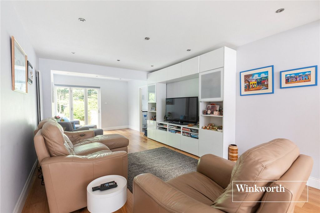 Property photo 3 of 23 Picture No. 12