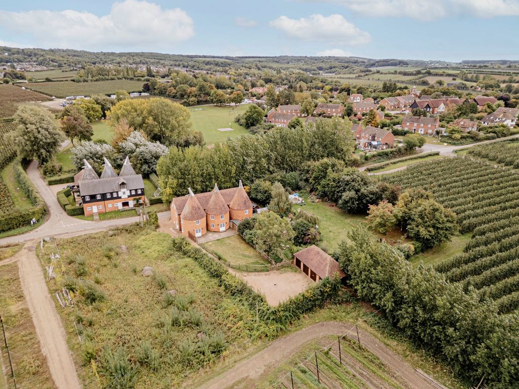 Property photo 3 of 32 Location (1)