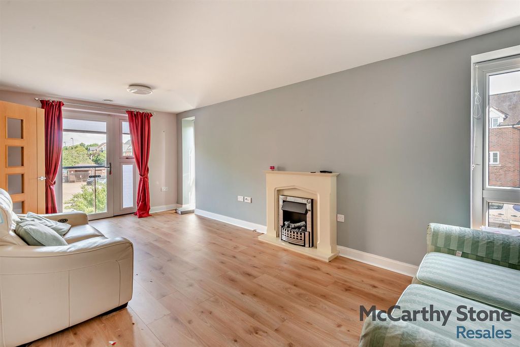 Property photo 2 of 25 8652142-Interior01-800.Jpg