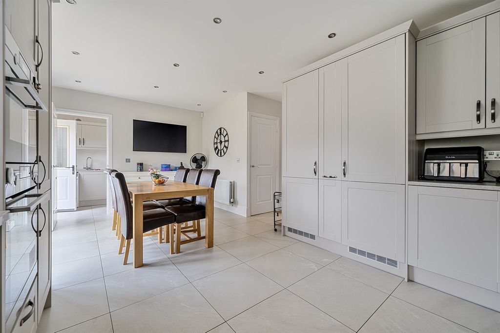 Property photo 3 of 15 Dining Area