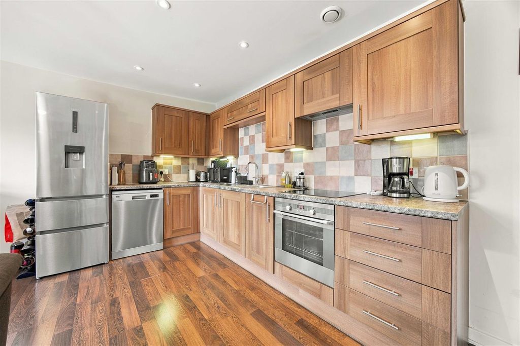 Property photo 3 of 23 Kitchen