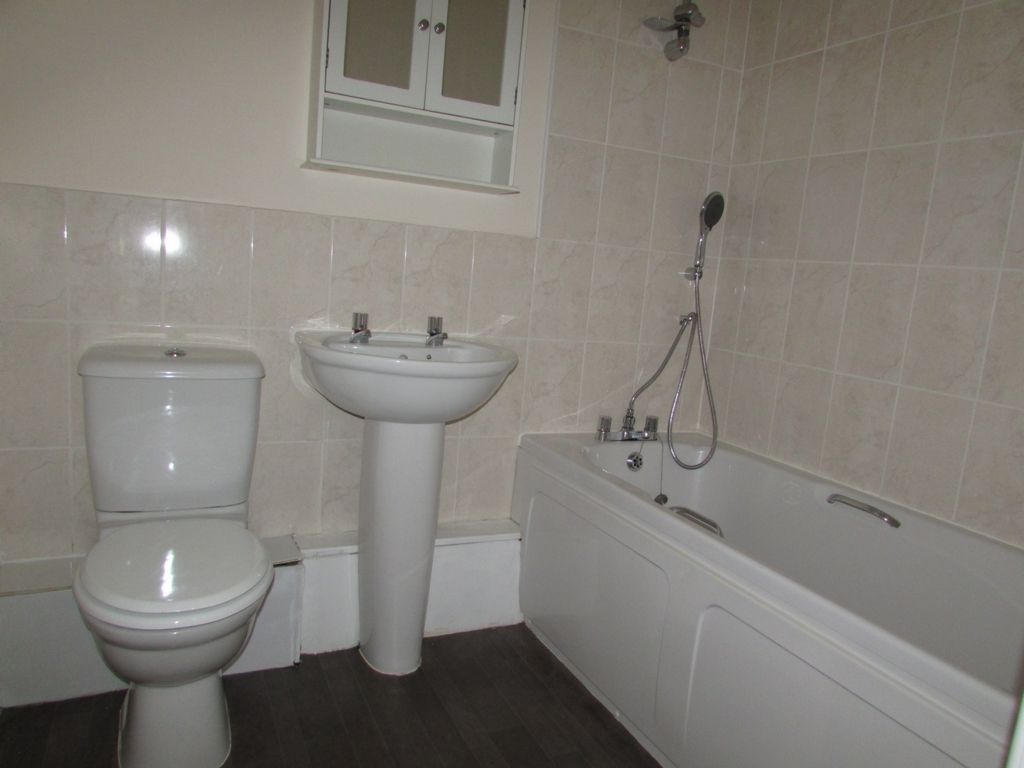 Property photo 3 of 7 Bathroom