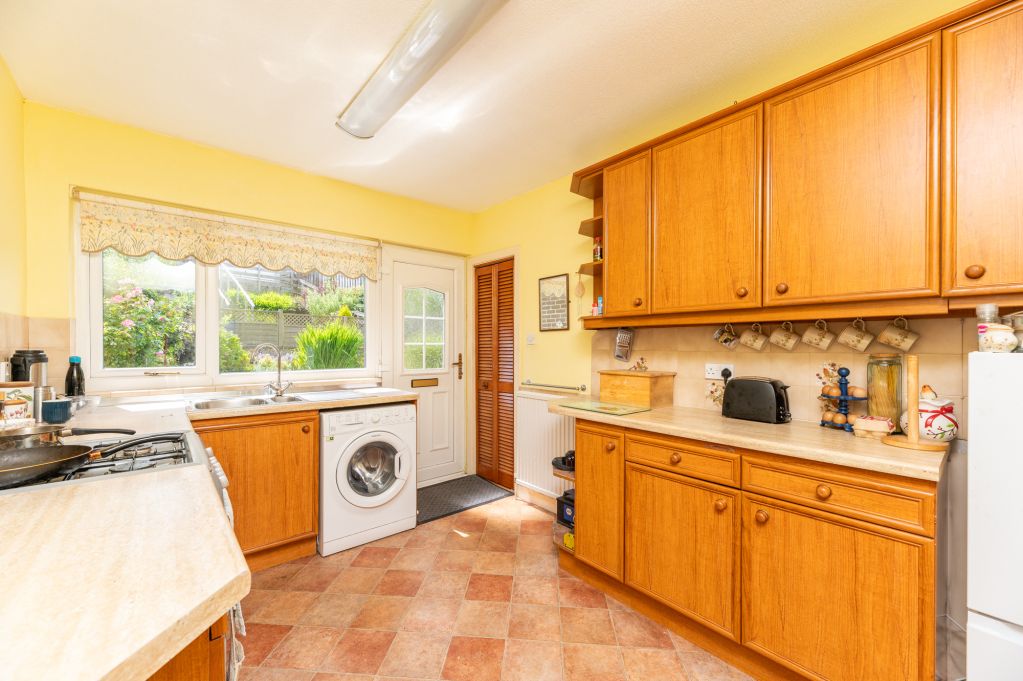 Property photo 3 of 32 Dining Kitchen