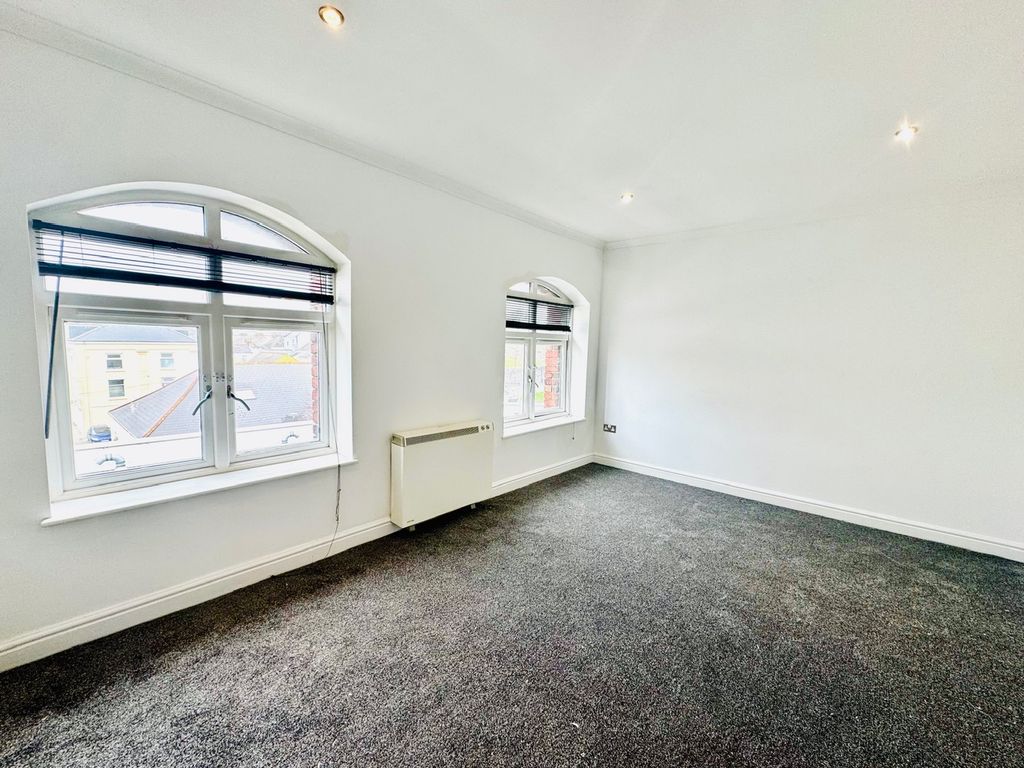 Property photo 2 of 6 Fullsizerender