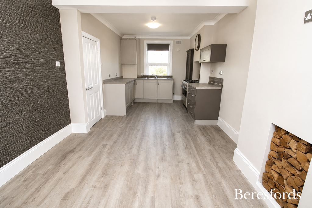 Property photo 3 of 10 Lounge / Kitchen