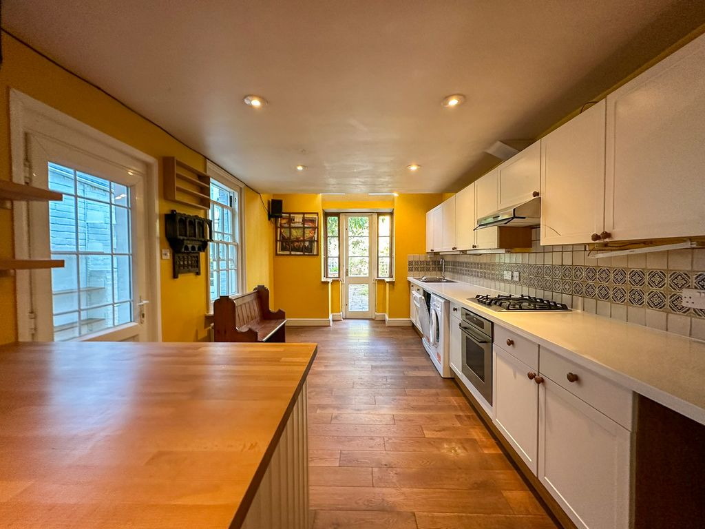 Property photo 2 of 29 Kitchen (1)