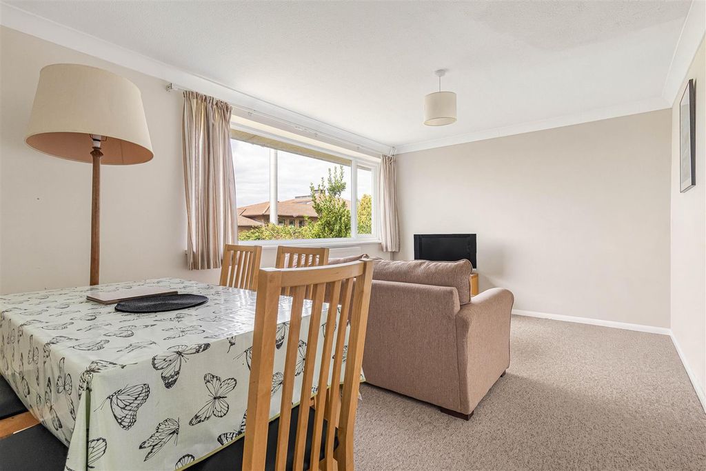 Property photo 3 of 10 6_88390.Jpg