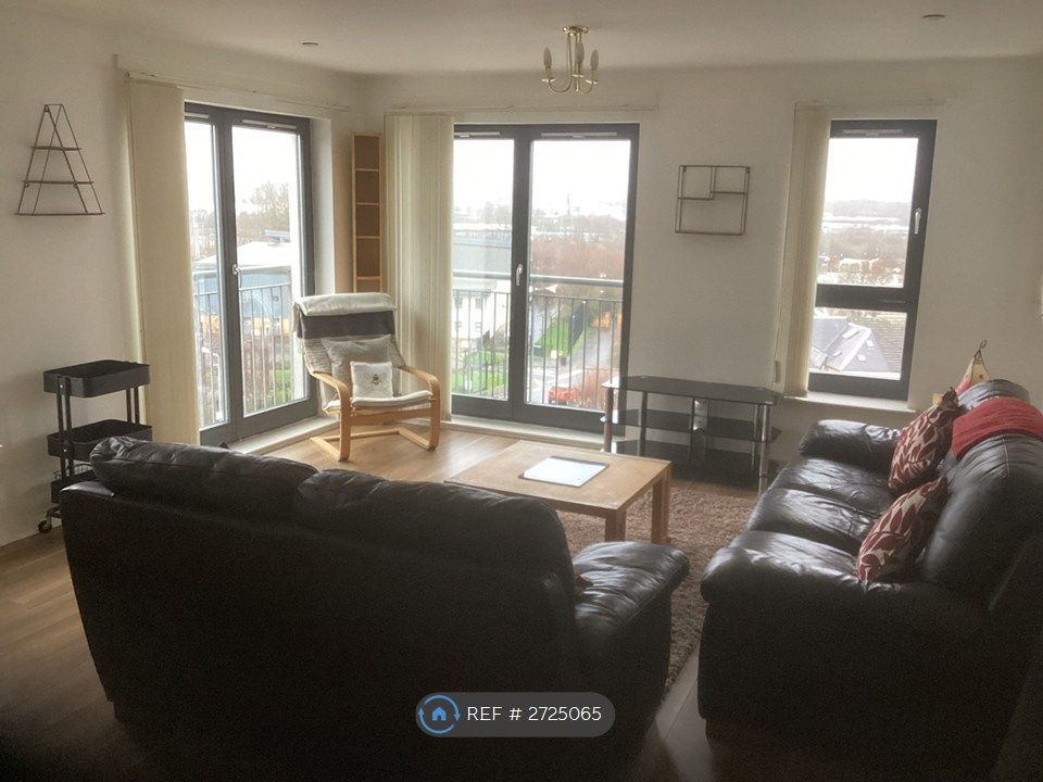 Property photo 1 of 16 Lounge