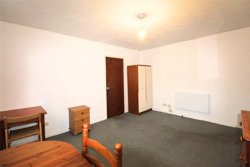 Property photo 3 of 5 Living/Bedroom