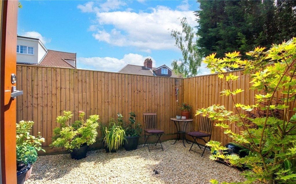 Property photo 2 of 13 Picture No. 32