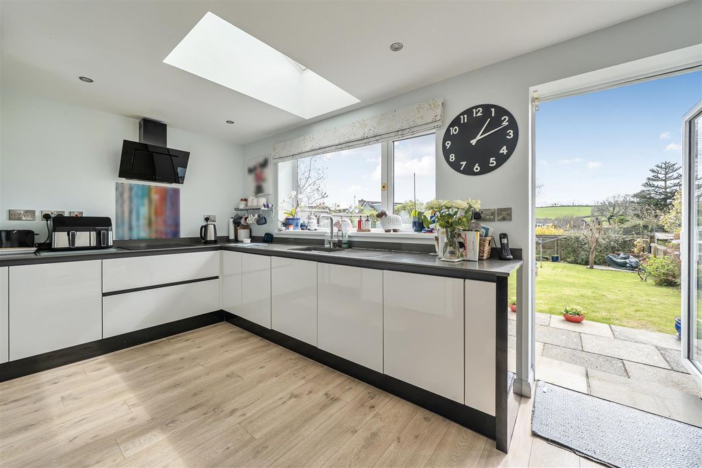 Property photo 3 of 19 Julian Rd Kitchen.Jpg