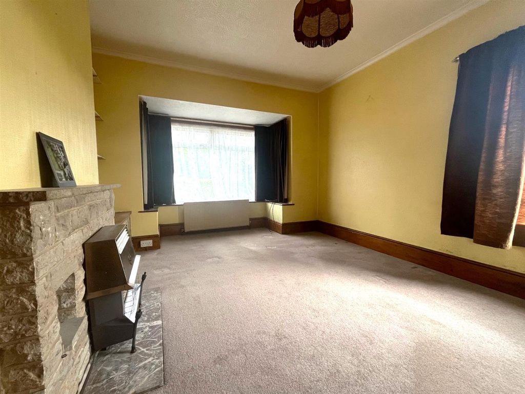 Property photo 3 of 24 4247 Lounge.Jpg