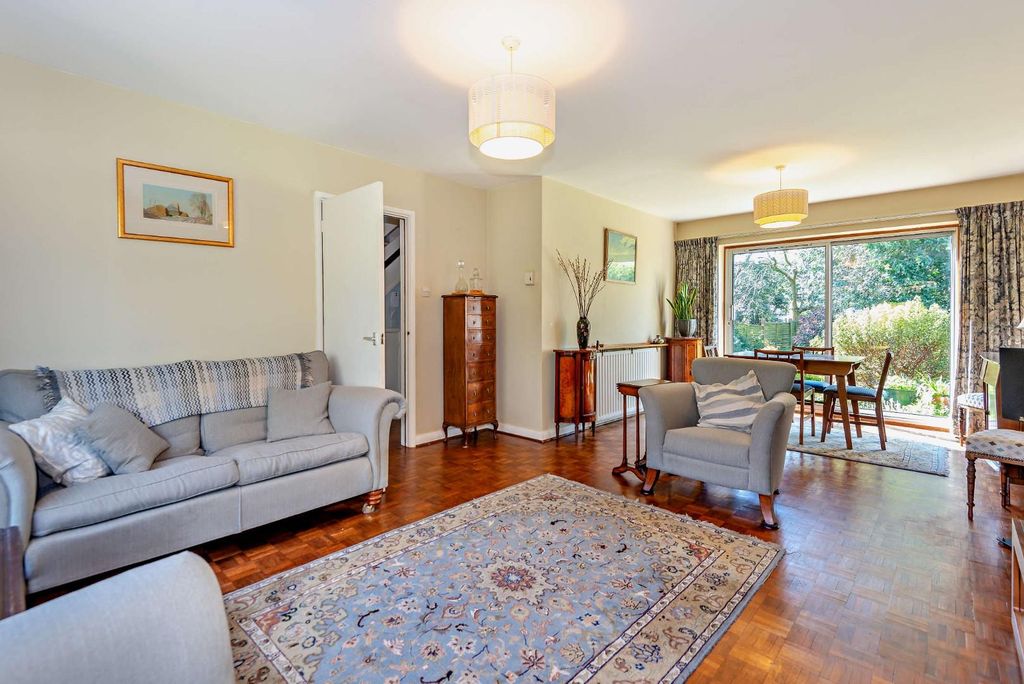 Property photo 2 of 22 8643623-Interior12-800.Jpg