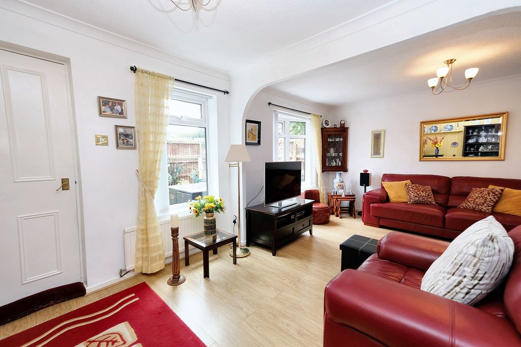 Property photo 2 of 11