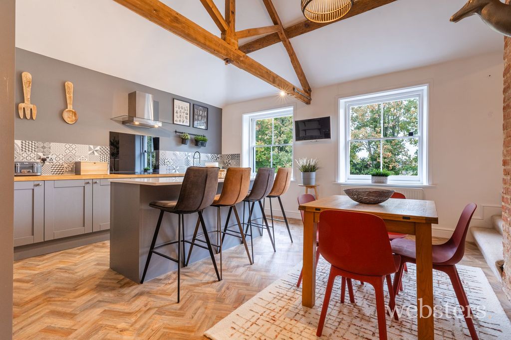 Property photo 2 of 41