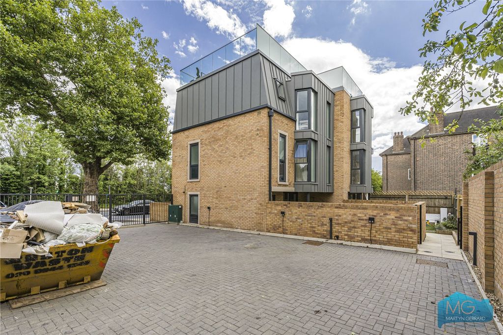 Property photo 3 of 42 Picture No. 02