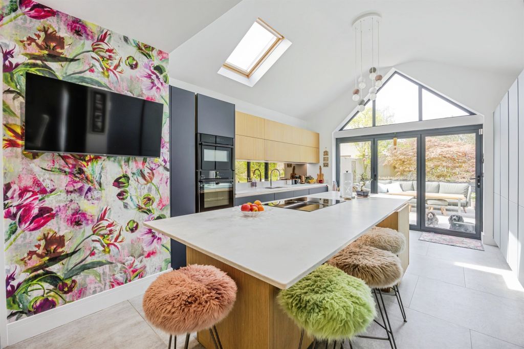 Property photo 2 of 34