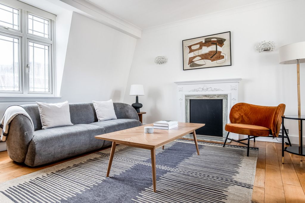 Property photo 1 of 23 Living Room