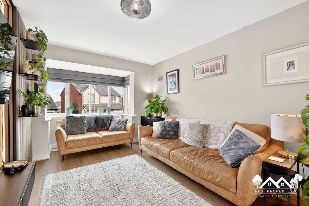 Property photo 3 of 38