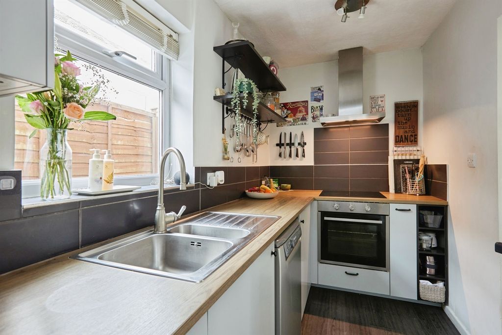 Property photo 3 of 13