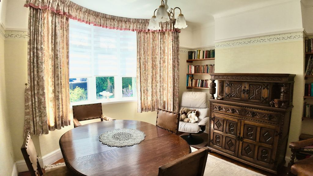 Property photo 2 of 32