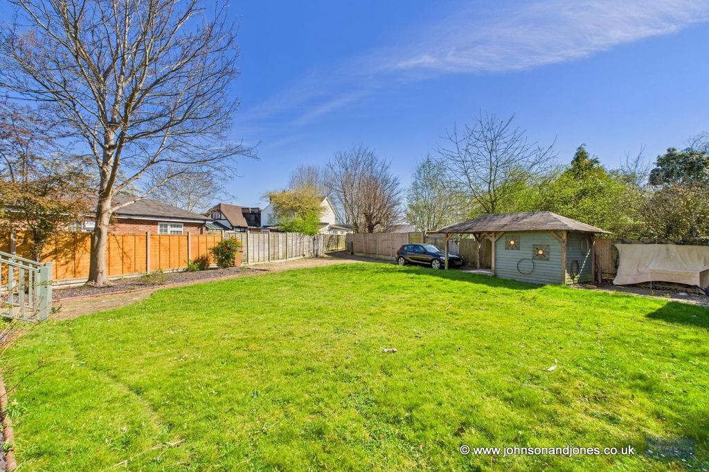 Property photo 2 of 33 24 Garden.Jpg