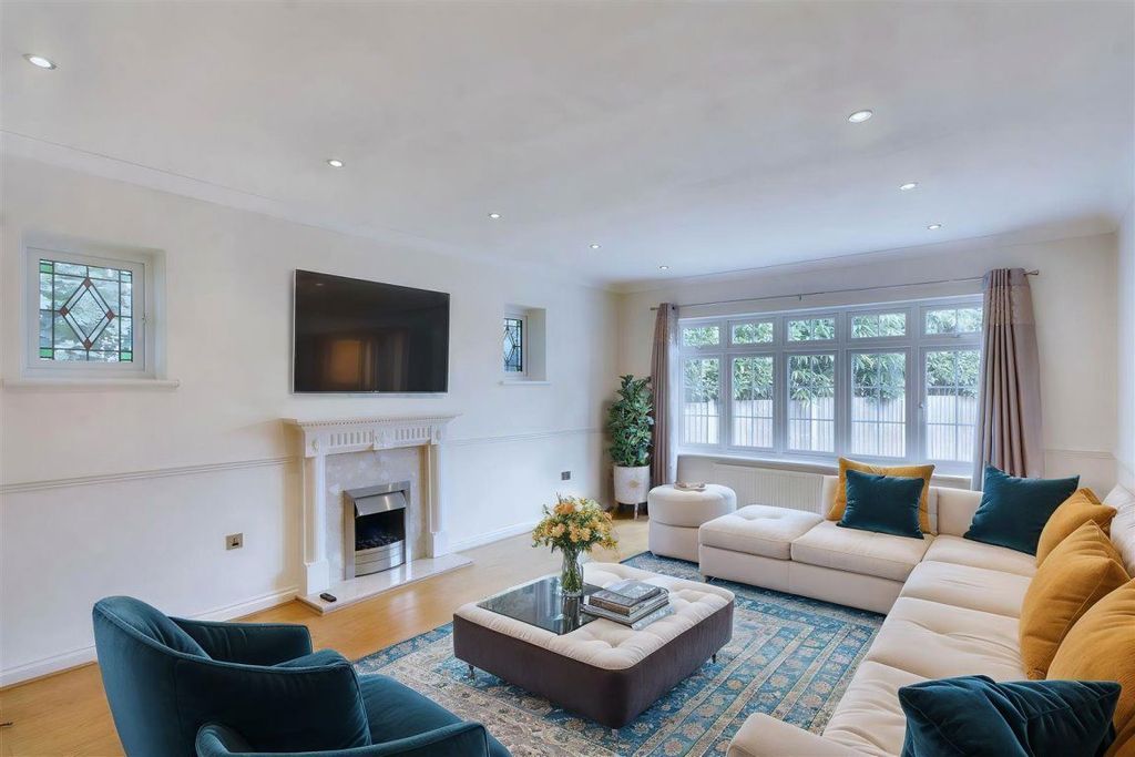 Property photo 2 of 22