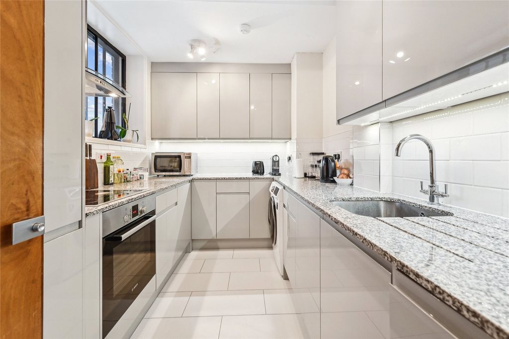 Property photo 1 of 10 Kitchen