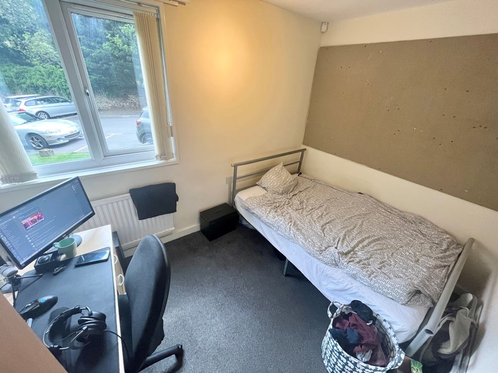 Property photo 2 of 4 1